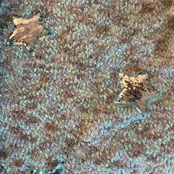 Beautiful, soft girls sweaters, excellent condition. $15 each or two for $25 - Picture 3 of 4